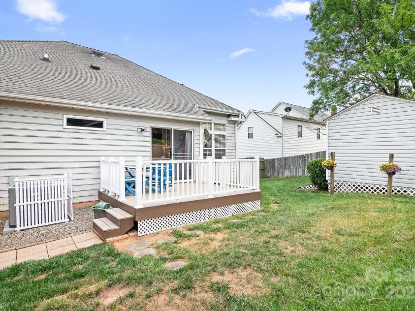 141 Rose Street, Mooresville, NC 28117.  MLS# CAR4245866, YatesRealty ID 13602. 