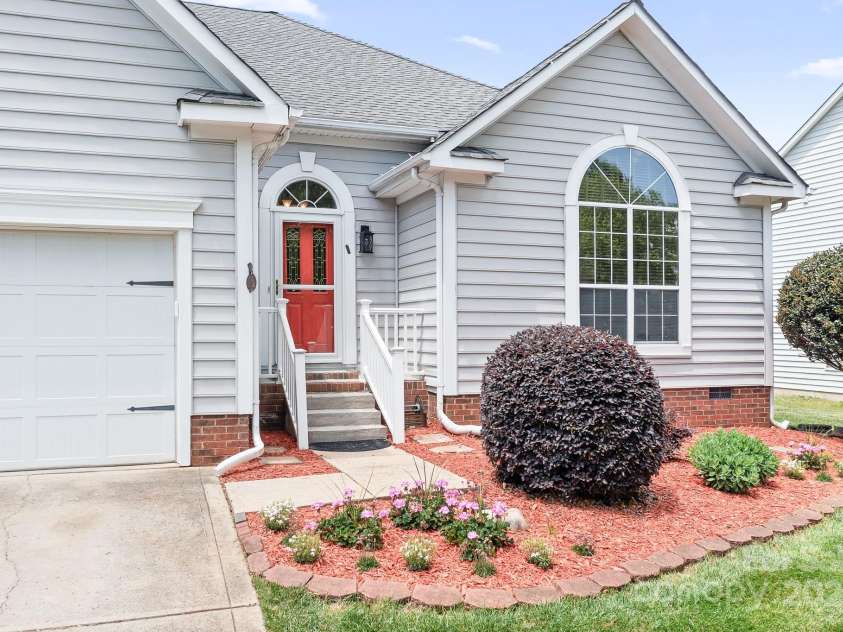 141 Rose Street, Mooresville, NC 28117.  MLS# CAR4245866, YatesRealty ID 13602. 