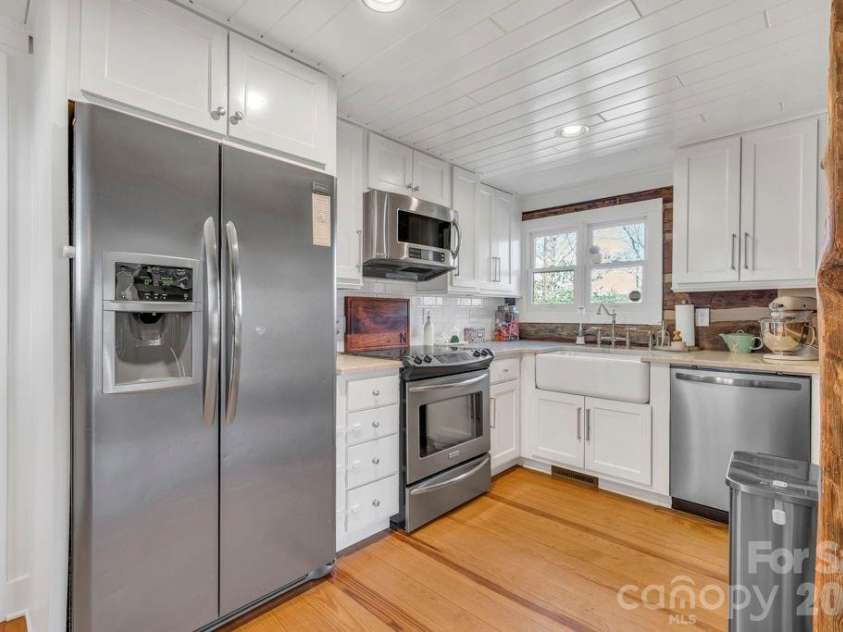 572 Skyland View Drive, Blowing Rock, NC 28605.  MLS# CAR4366871, YatesRealty ID 13602. 