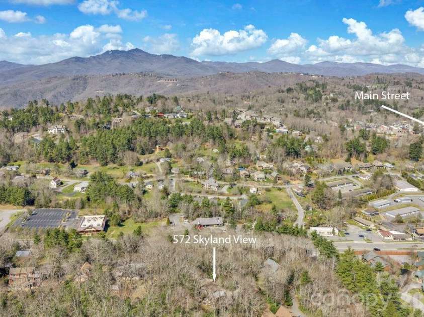 572 Skyland View Drive, Blowing Rock, NC 28605.  MLS# CAR4366871, YatesRealty ID 13602. 