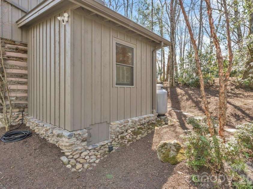 572 Skyland View Drive, Blowing Rock, NC 28605.  MLS# CAR4366871, YatesRealty ID 13602. Crawlspace access