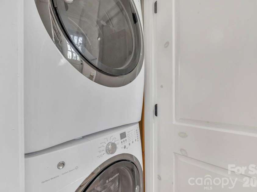 572 Skyland View Drive, Blowing Rock, NC 28605.  MLS# CAR4366871, YatesRealty ID 13602. Main-level laundry closet