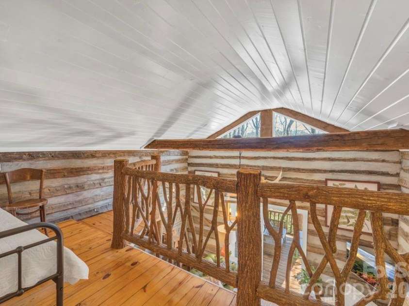 572 Skyland View Drive, Blowing Rock, NC 28605.  MLS# CAR4366871, YatesRealty ID 13602. Upper-level loft or sitting area