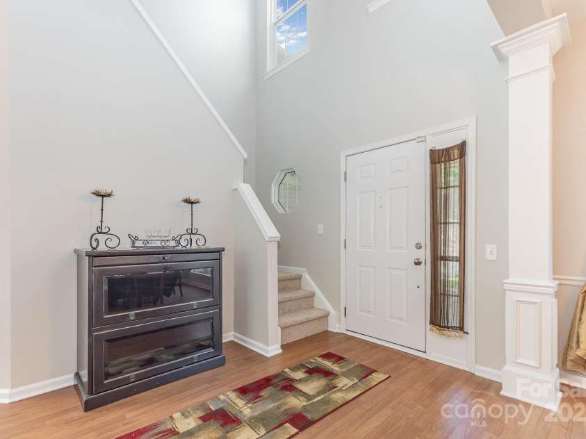 815 Clearbrook Road, Matthews, NC 28105.  MLS# CAR4254020, YatesRealty ID 13603. 