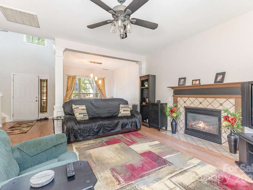 815 Clearbrook Road, Matthews, NC 28105.  MLS# CAR4254020, YatesRealty ID 13603. 
