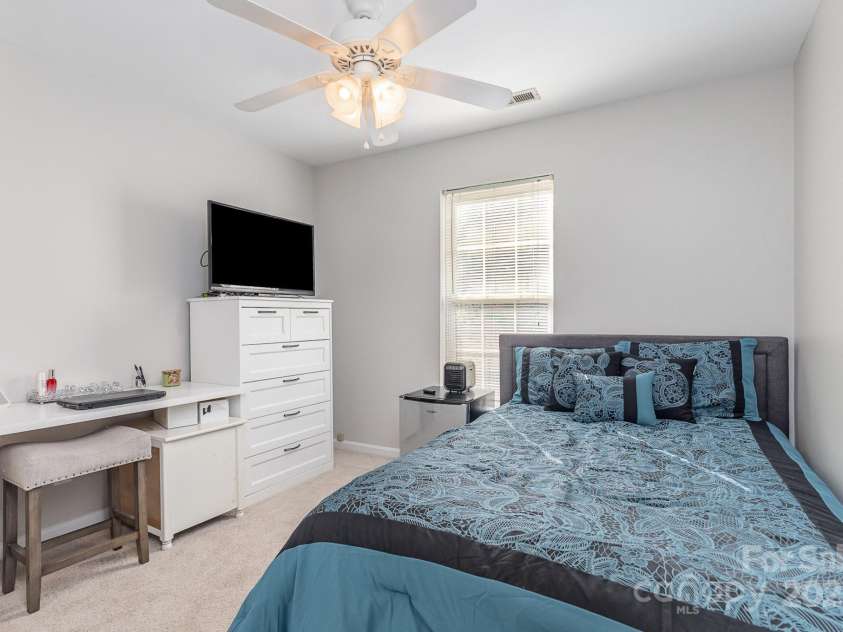 815 Clearbrook Road, Matthews, NC 28105.  MLS# CAR4254020, YatesRealty ID 13603. 