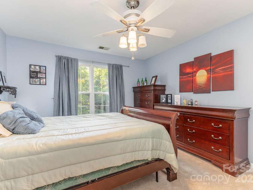 815 Clearbrook Road, Matthews, NC 28105.  MLS# CAR4254020, YatesRealty ID 13603. 