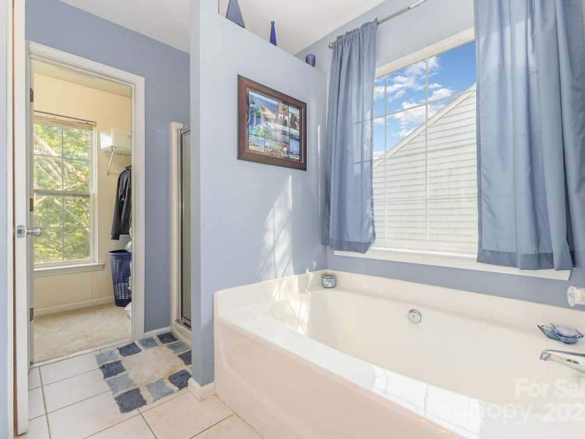 815 Clearbrook Road, Matthews, NC 28105.  MLS# CAR4254020, YatesRealty ID 13603. 