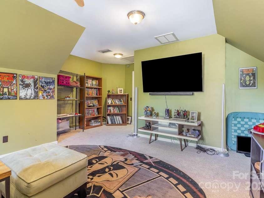 815 Clearbrook Road, Matthews, NC 28105.  MLS# CAR4254020, YatesRealty ID 13603. 
