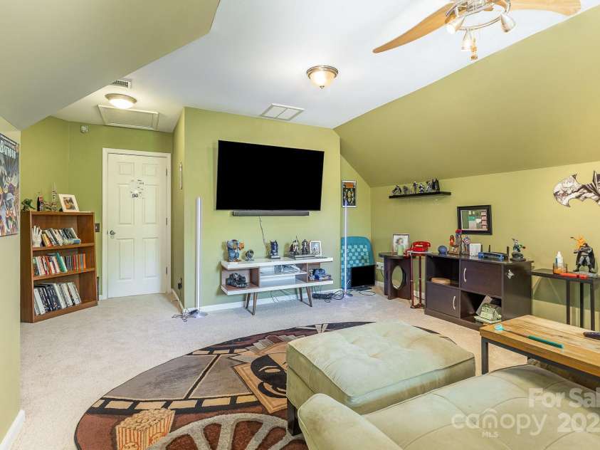 815 Clearbrook Road, Matthews, NC 28105.  MLS# CAR4254020, YatesRealty ID 13603. 