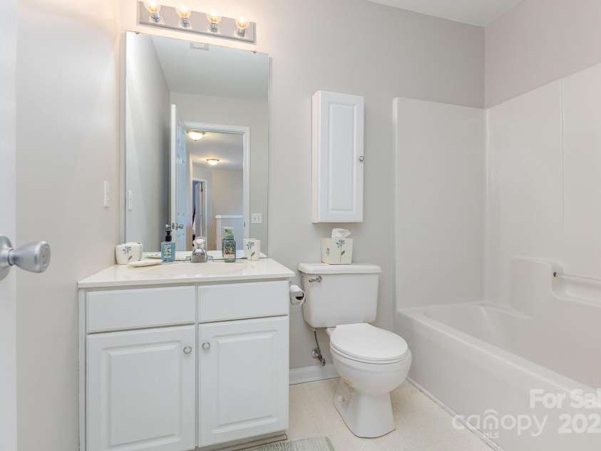 815 Clearbrook Road, Matthews, NC 28105.  MLS# CAR4254020, YatesRealty ID 13603. 