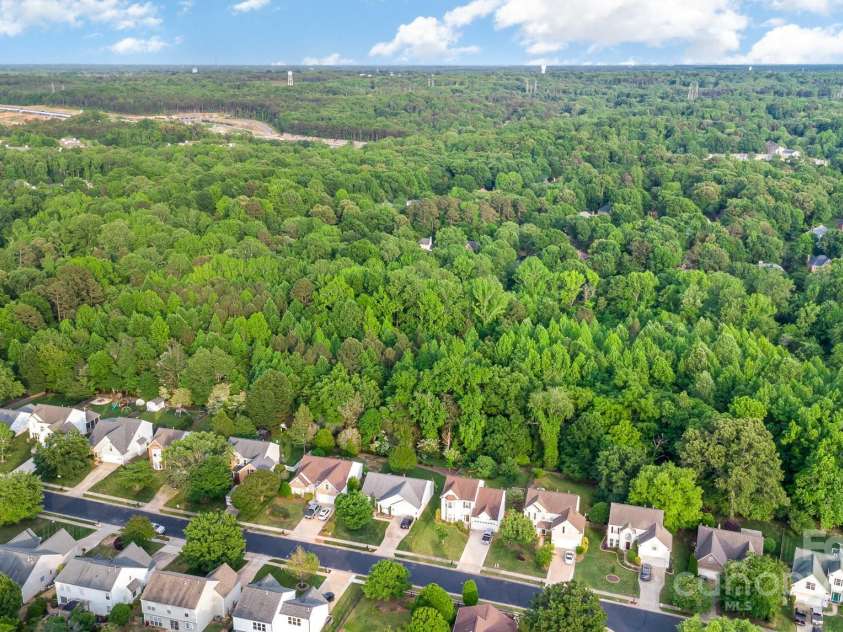 815 Clearbrook Road, Matthews, NC 28105.  MLS# CAR4254020, YatesRealty ID 13603. 
