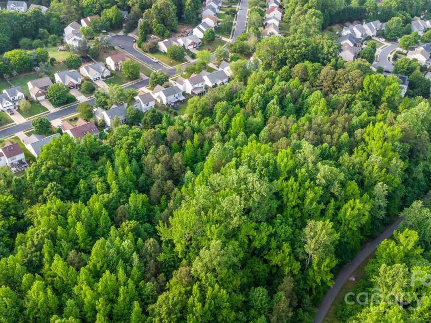 815 Clearbrook Road, Matthews, NC 28105.  MLS# CAR4254020, YatesRealty ID 13603. 