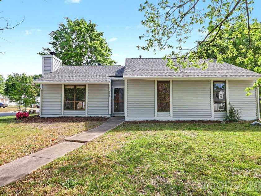11222 Treebark Drive, Pineville, NC 28134.  MLS# CAR4370520, YatesRealty ID 13605. 