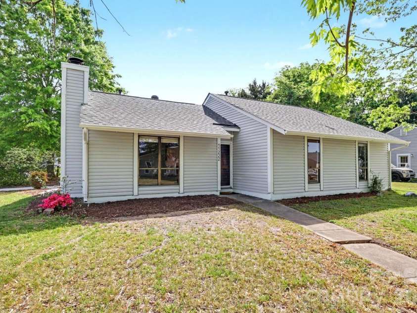 11222 Treebark Drive, Pineville, NC 28134.  MLS# CAR4370520, YatesRealty ID 13605. 