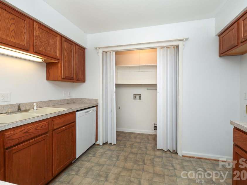 11222 Treebark Drive, Pineville, NC 28134.  MLS# CAR4370520, YatesRealty ID 13605. 