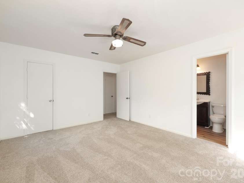 11222 Treebark Drive, Pineville, NC 28134.  MLS# CAR4370520, YatesRealty ID 13605. 