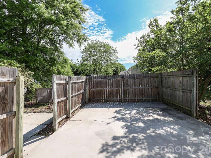 11222 Treebark Drive, Pineville, NC 28134.  MLS# CAR4370520, YatesRealty ID 13605. 