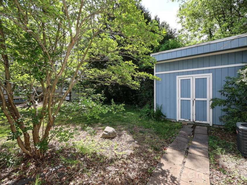 11222 Treebark Drive, Pineville, NC 28134.  MLS# CAR4370520, YatesRealty ID 13605. 