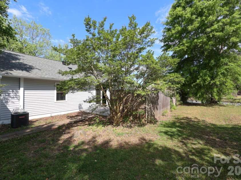 11222 Treebark Drive, Pineville, NC 28134.  MLS# CAR4370520, YatesRealty ID 13605. 