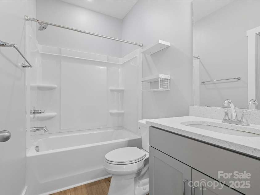 8008 Hudson Mill Drive, Waxhaw, NC 28173.  MLS# CAR4310988, YatesRealty ID 13606. 1st Floor Main Bath