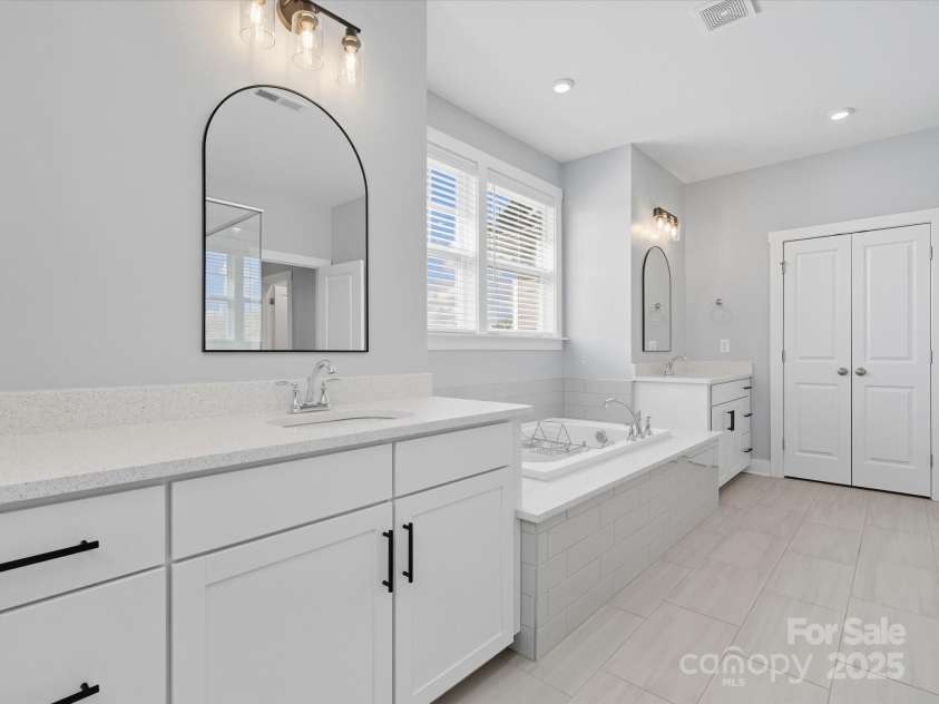 8008 Hudson Mill Drive, Waxhaw, NC 28173.  MLS# CAR4310988, YatesRealty ID 13606. Primary Bath
