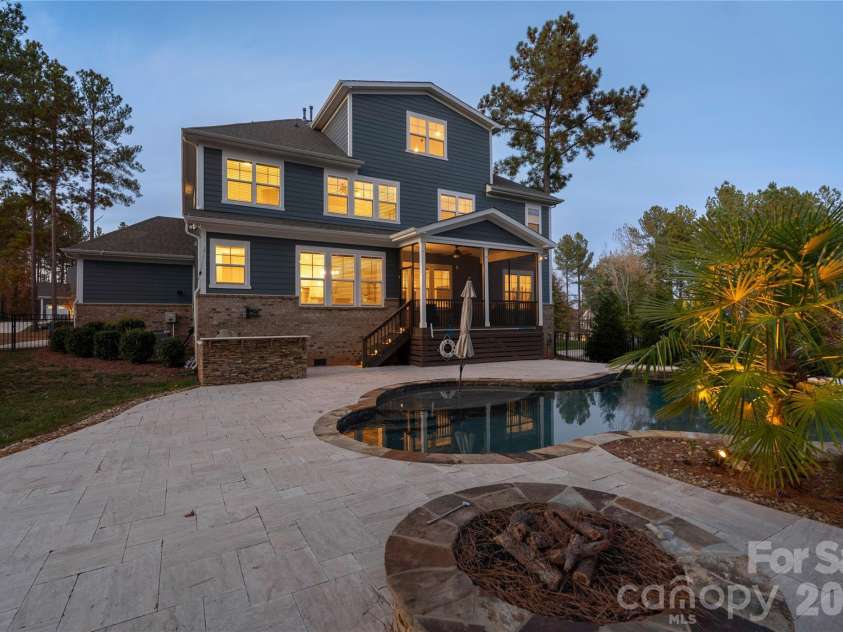 101 Cross Current Lane, Belmont, NC 28012.  MLS# CAR4320517, YatesRealty ID 13607. 