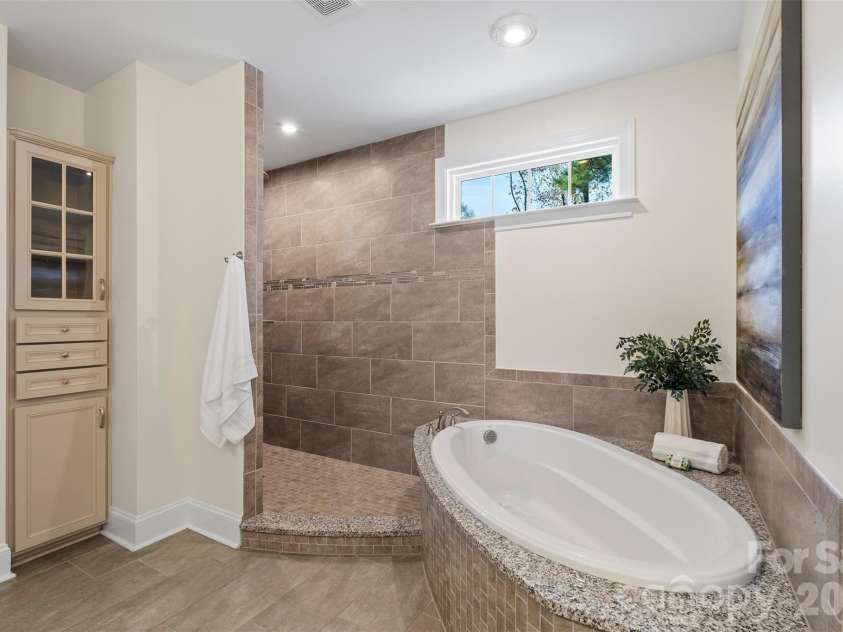 101 Cross Current Lane, Belmont, NC 28012.  MLS# CAR4320517, YatesRealty ID 13607. 