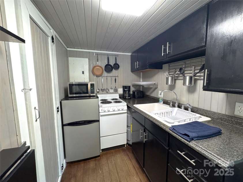 5535 Buffalo Cove Road, Lenoir, NC 28645.  MLS# CAR4256776, YatesRealty ID 13608. 