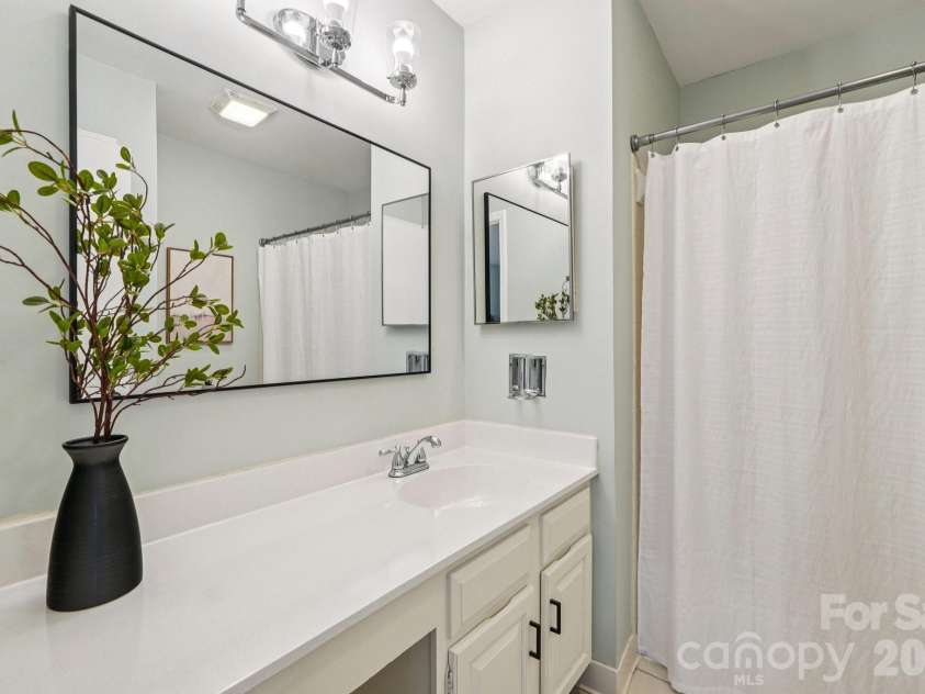 1606 Sharon Road, Charlotte, NC 28210.  MLS# CAR4348906, YatesRealty ID 13609. 