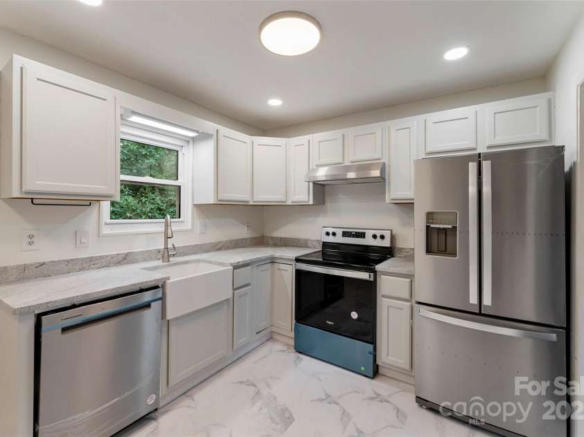 41 Aiken Street, Brevard, NC 28712.  MLS# CAR4259232, YatesRealty ID 13609. 