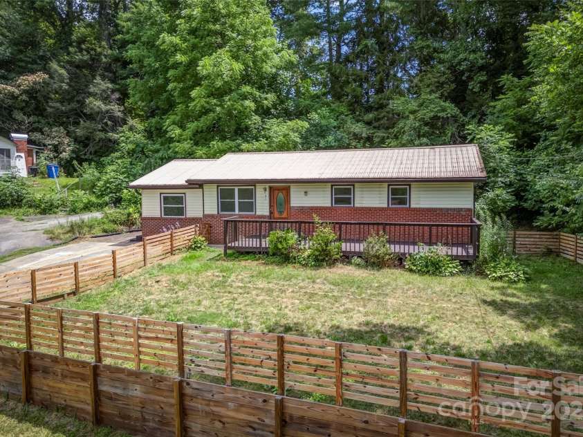 41 Aiken Street, Brevard, NC 28712.  MLS# CAR4259232, YatesRealty ID 13609. This super cute cottage home is a stones throw to skate park, bike path, community garden!