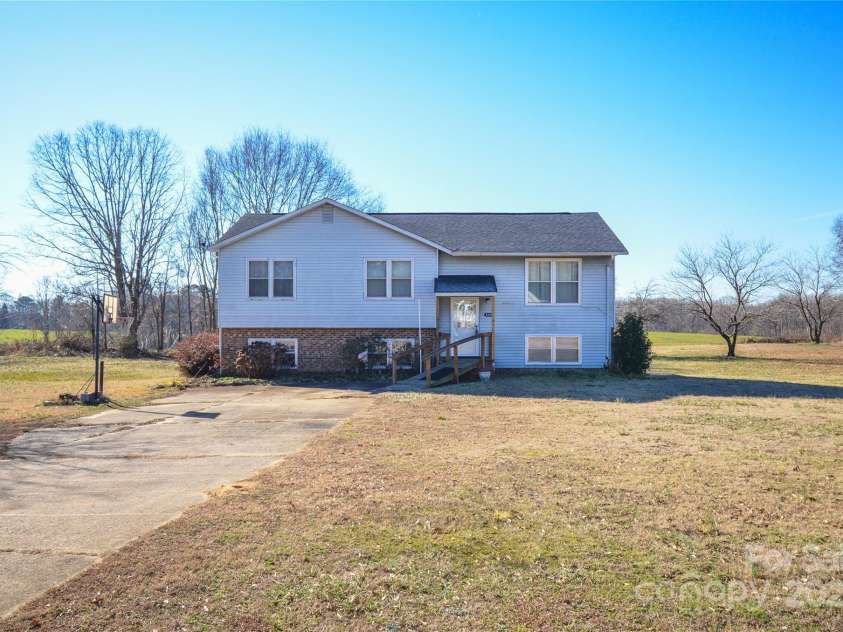 2725 Carla Drive, Shelby, NC 28150.  MLS# CAR4163496, YatesRealty ID 1361. 