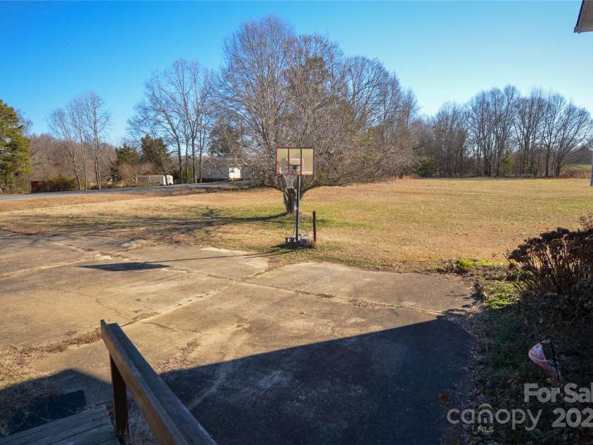 2725 Carla Drive, Shelby, NC 28150.  MLS# CAR4163496, YatesRealty ID 1361. 