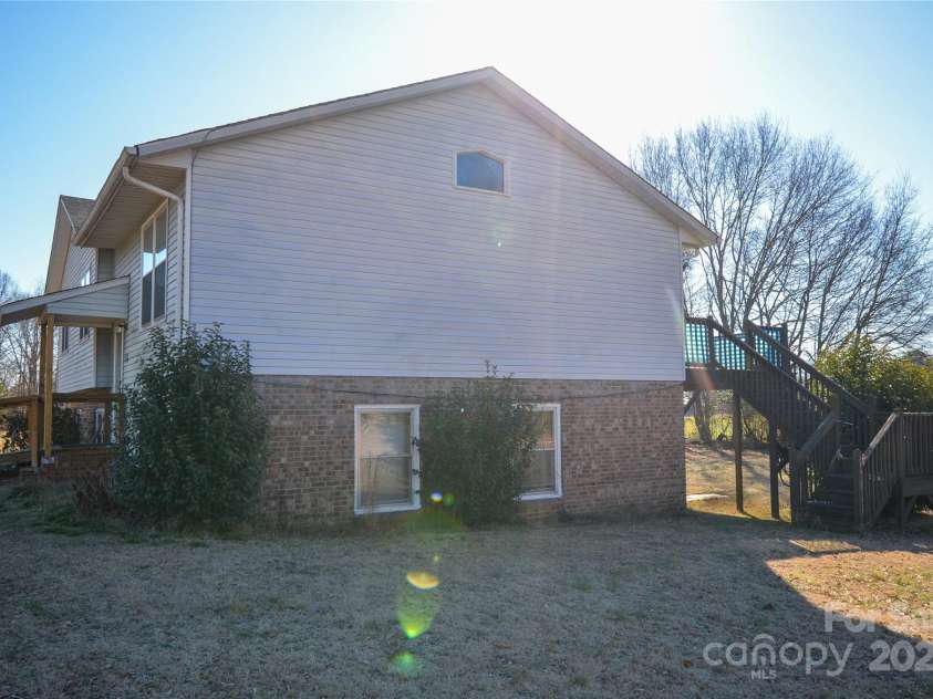 2725 Carla Drive, Shelby, NC 28150.  MLS# CAR4163496, YatesRealty ID 1361. 