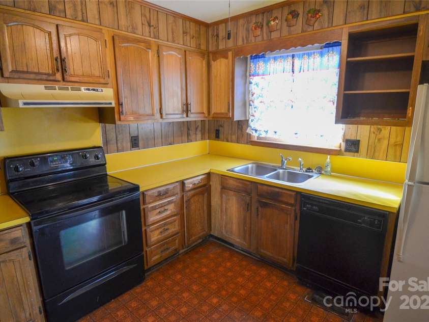 2725 Carla Drive, Shelby, NC 28150.  MLS# CAR4163496, YatesRealty ID 1361. 