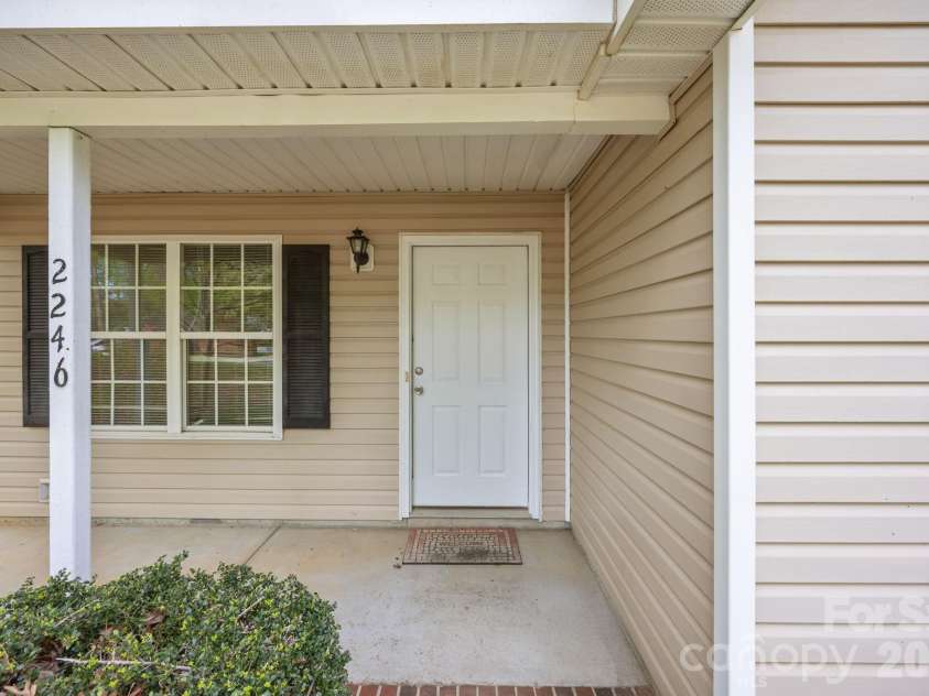 2246 Sunset Boulevard, Charlotte, NC 28269.  MLS# CAR4366304, YatesRealty ID 13610. Entryway