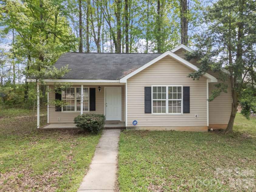 2246 Sunset Boulevard, Charlotte, NC 28269.  MLS# CAR4366304, YatesRealty ID 13610. Front of Home