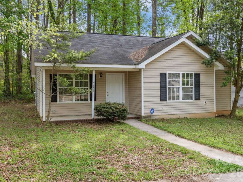 2246 Sunset Boulevard, Charlotte, NC 28269.  MLS# CAR4366304, YatesRealty ID 13610. Front of Home