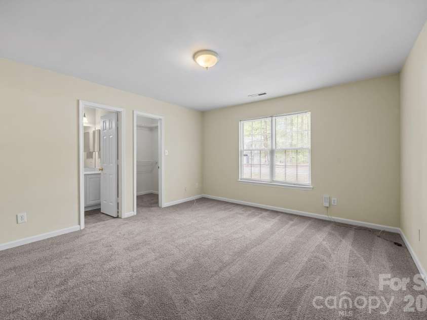 2246 Sunset Boulevard, Charlotte, NC 28269.  MLS# CAR4366304, YatesRealty ID 13610. Primary Bedroom