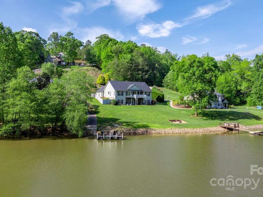 892 Plantation Drive, Marion, NC 28752.  MLS# CAR4228017, YatesRealty ID 13610. 