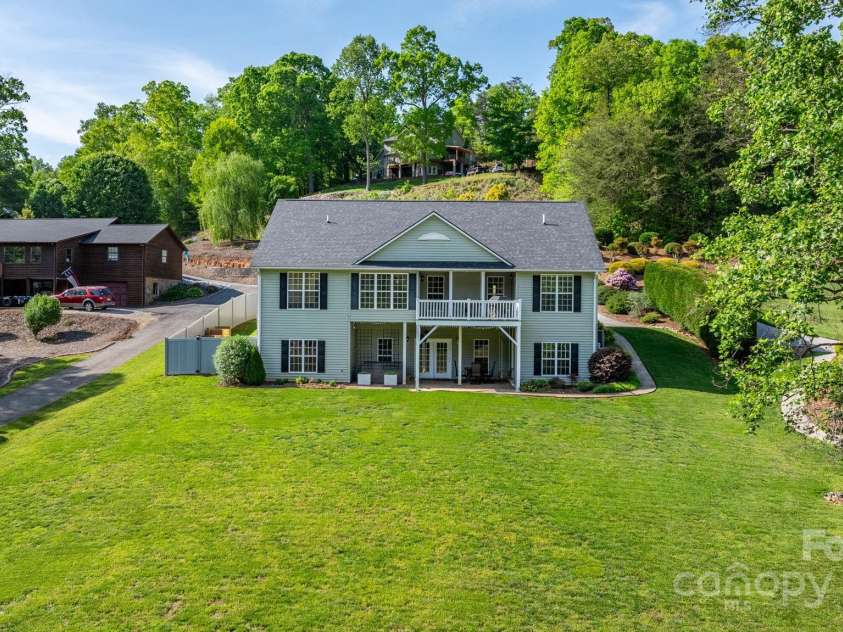 892 Plantation Drive, Marion, NC 28752.  MLS# CAR4228017, YatesRealty ID 13610. 