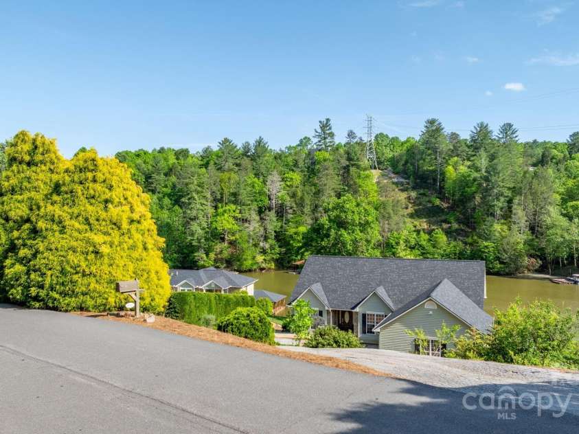 892 Plantation Drive, Marion, NC 28752.  MLS# CAR4228017, YatesRealty ID 13610. 