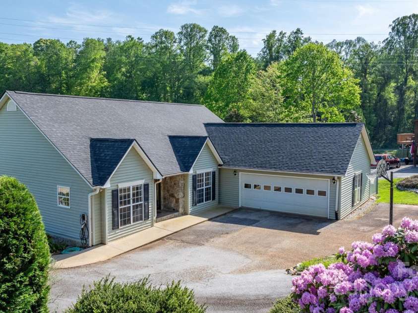 892 Plantation Drive, Marion, NC 28752.  MLS# CAR4228017, YatesRealty ID 13610. 