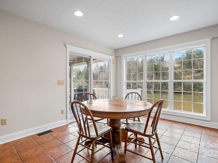 892 Plantation Drive, Marion, NC 28752.  MLS# CAR4228017, YatesRealty ID 13610. 