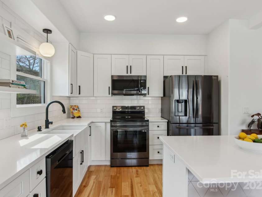 65 Wellington Street, Asheville, NC 28806.  MLS# CAR4234732, YatesRealty ID 13612. 