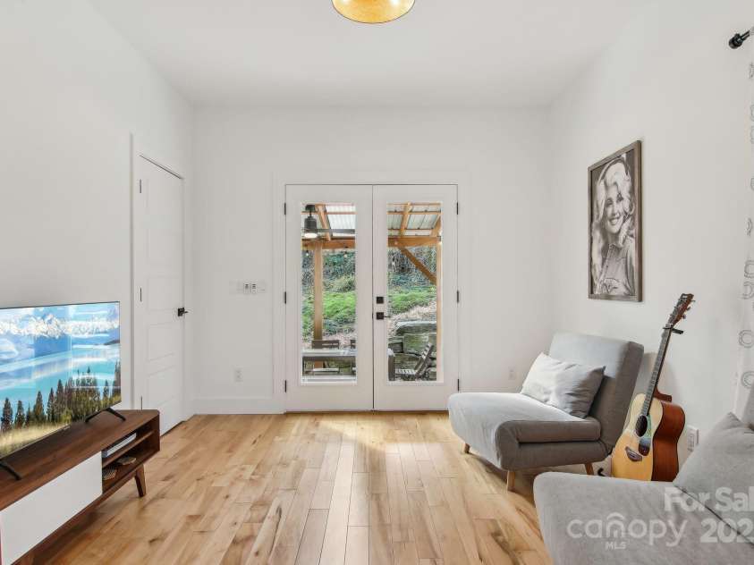 65 Wellington Street, Asheville, NC 28806.  MLS# CAR4234732, YatesRealty ID 13612. Main level den