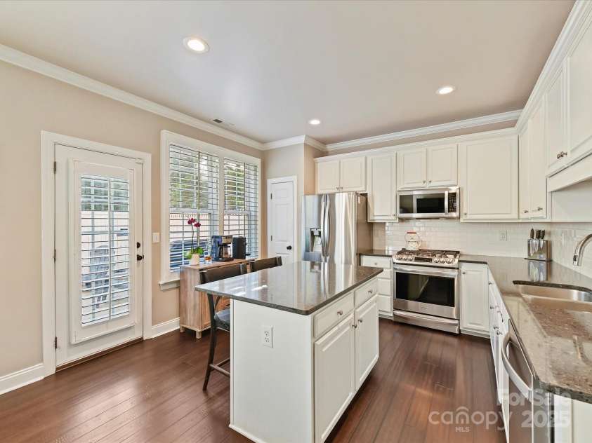 4407 Coventry Row Court, Charlotte, NC 28270.  MLS# CAR4244073, YatesRealty ID 13615. Kitchen view 1