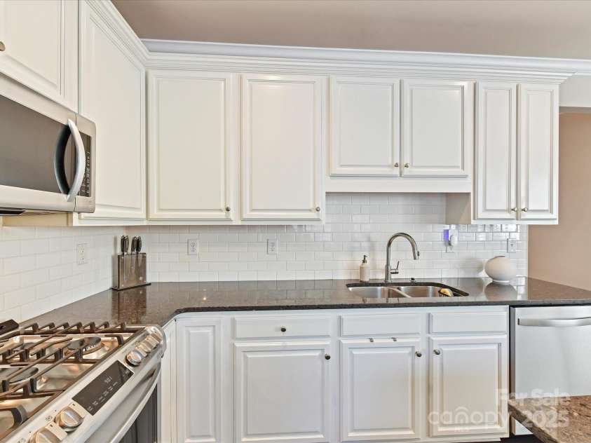 4407 Coventry Row Court, Charlotte, NC 28270.  MLS# CAR4244073, YatesRealty ID 13615. Kitchen view 3