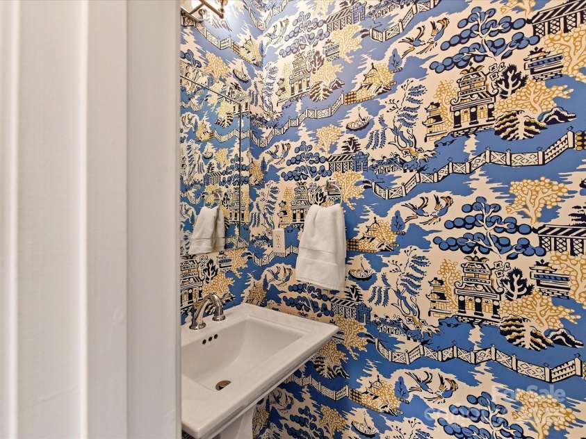 4407 Coventry Row Court, Charlotte, NC 28270.  MLS# CAR4244073, YatesRealty ID 13615. Main Level powder Room